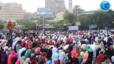 المئات يؤدون صلاة العيد بمسجد مصطفى محمود
