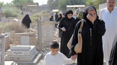 التسول بين الأموات في أول أيام عيد الفطر بالمنوفية