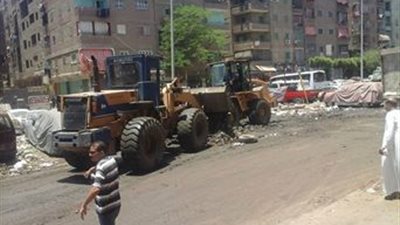 حملة مكبرة لإزالة المخلفات وبرك المياه من شوارع شبرا الخيمة (صور)