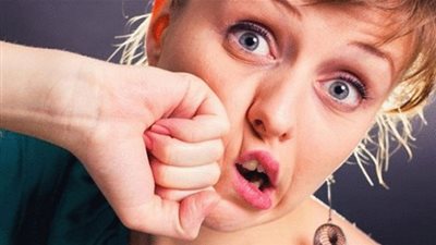 للبنات.. تعرفي على الفوائد الجمالية للصفع على الوجه