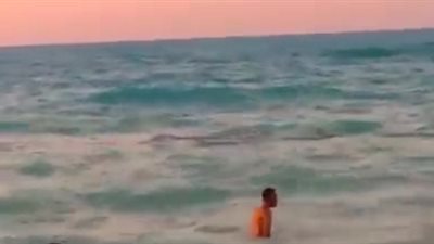 مصريون يلتقطون 