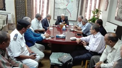 محافظ السويس يشدد على التنفيذين بالاستعداد الجيد لمباراة القمة