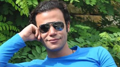 محمد إمام يستعرض قوته على 