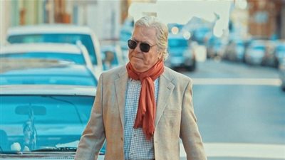 شاهد.. حسين فهمي يستعرض تاريخ مسرح بيكاديللى في 