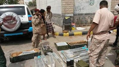 شرطة عدن تداهم منزلاً وتضبط أسلحة ومتفجرات
