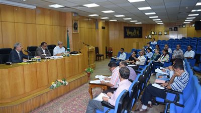 المنيا تبحث تيسير إجراءات تراخيص الاستثمار وتنفيذ المشروعات الصغيرة والمتوسطة