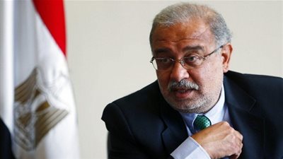 إسماعيل يستعرض مع وزير الصحة خطط تطوير المستشفيات الحكومية