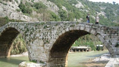 هل تعلم أن اقدم جسر في العالم يعود تاريخه إلى 850 ق م؟