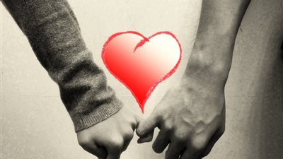 11 سبباً تدفعك لإقامة علاقة عاطفية مع صحفي  