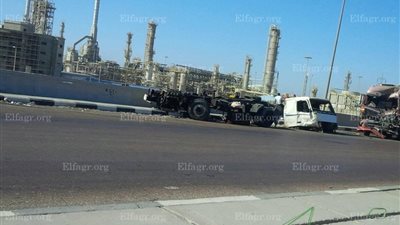 تصادم سياراتين نقل ثقيل على الطريق الساحلي الدولي بالإسكندرية (صور)