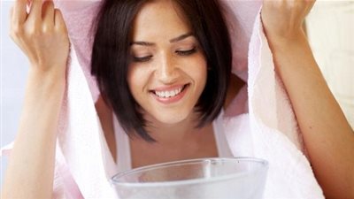 تعرفي على الطريقة الصحيحة لتحضير وتطبيق حمام البخار لبشرتك