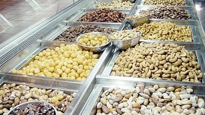 مناسبات الصيف ترفع مبيعات الحلويات والمكسرات 200%