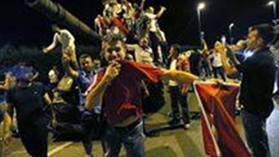 وزير الدفاع التركي: إنتهاء محاولة الانقلاب بالكامل ولا توجد أي منطقة خارج سيطرتنا 