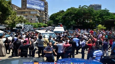 بالفيديو.. جنازة طارق سليم بحضور نجوم الرياضة