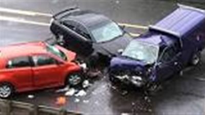 إصابة 18 عامل في حادث سير بطريق 