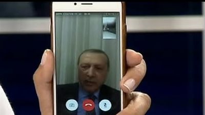 سعودي يطلب شراء الهاتف الذي تحدث فيه أردوغان مع مذيعة بمليون ريال