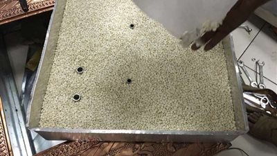 جمرك مطار الملك خالد الدولي يحبط تهريب 138 ألف حبة كبتاجون