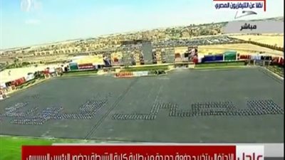 طلبة كلية الشرطة يكتبون 