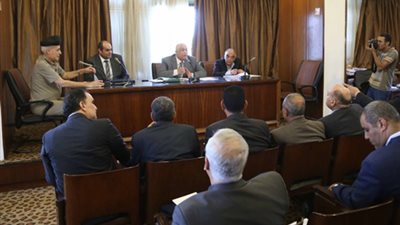 لجنة الاقتراحات والشكاوى بـ