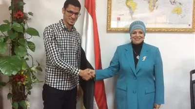 باحث تجارة بجامعة القناة يحصل على أفضل ماجستير لعام 2016 بالصين