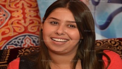 إيناس عز الدين تغني 