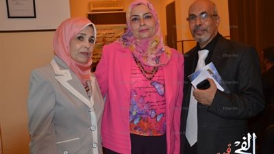 بالصور.. مناقشة ديوان 