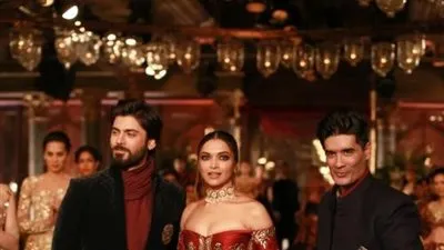  ديبيكا بادكون و فواد خان يعرضان أزياء مانيش مالهوترا (صور)