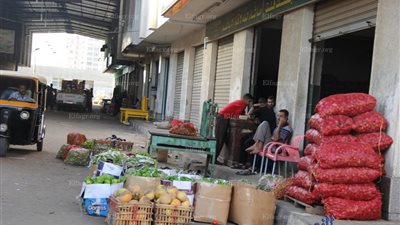  تراكم الديون يُهدد بحبس تجار وأصحاب محلات سوق الجملة بكفر الشيخ (فيديو وصور)