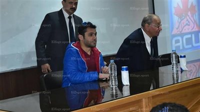 أحمد حسن يسخر من رئيس الزمالك