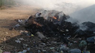 رئيس مدينة بركة السبع يجازي مسؤولي وحدة محلية بسبب انتشار القمامة