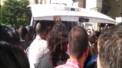 لحظة وصول نعش حكمدار القاهرة لمسجد السيدة نفيسة ..(فيديو)