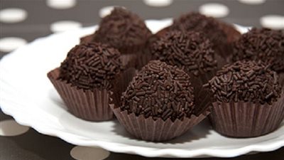 طريقة بسيطة لعمل كرات الشوكولاتة بالفرميسال الشهية