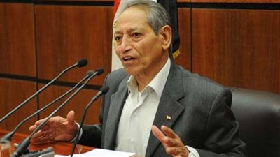 عبد الخالق: عشوائية أداء سوق الصرف وراء إنهيار الجنيه 