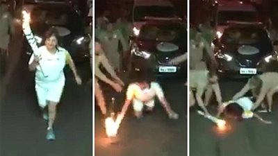 سيدة تتعرض لموقف محرج أثناء حملها الشعلة الأولمبية.. (صور)