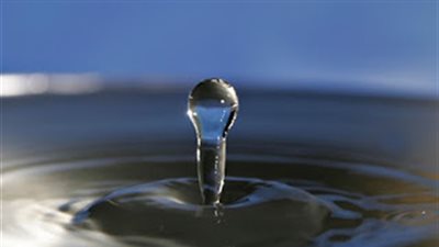 هل يجوز الوضوء بماء البحر؟.. (فيديو)