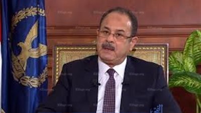 وزير الداخلية يتقدم مشيعي جنازة نائب مأمور قسم شرطة القسيمة (فيديو)