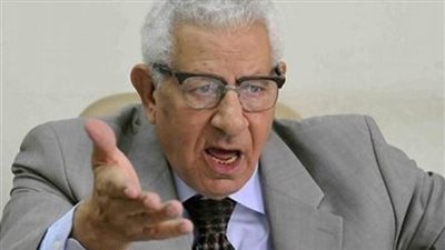 مكرم محمد أحمد: 