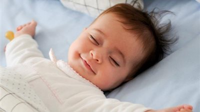 النوم المبكر يحمي طفلك من البدانة