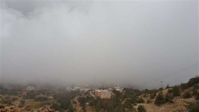 السحاب يداعب 