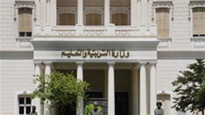 طلاب الثانوية العامة يحتجون أمام 