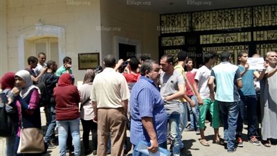 انضمام أولياء أمور لوقفة طلاب الثانوية العامة اعتراضا على نظام التظلمات (صور) 