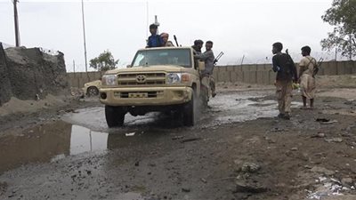 قوة أمنية تعتقل إمام مسجد في عدن