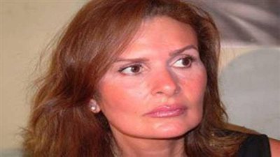 يسرا تنعي كامل وخان