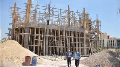 رئيس جامعة كفر الشيخ يتفقد أعمال إنشاء مسجد داخل حرم الجامعة 