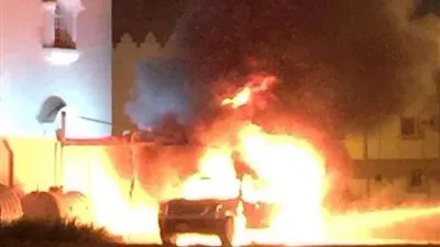 احتراق سيارة حكومية أمام منزل موظف بـ 