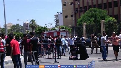 بالصور..فرحة ببورسعيد بعد الافراج عن 20 متهم في تظاهرة تضامن 