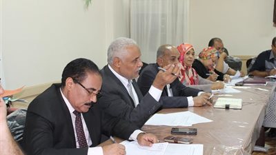 بدء المقابلات الشخصية للمرشحين لشغل وظائف قيادية بتعليم أسيوط ..( صور )