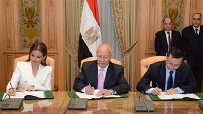  الإنتاج الحربى توقع مذكرة تفاهم لتصنيع الألواح الشمسية من الرمال