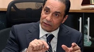 سامي عبد العزيز يتوقع انهيار الدولار.. ووصوله لهذا السعر خلال يومين