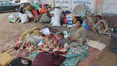 أسرة تعيش في شوارع كفر الشيخ: 